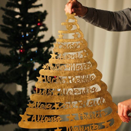 Árbol de navidad familiar personalizado tamaño <b>mediano</b> 42cm de alto y 32,5 de ancho