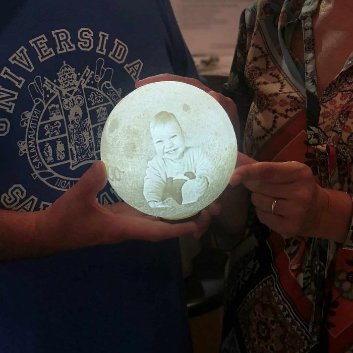 Lámpara luna con luz LED personalizada - Imagen 4