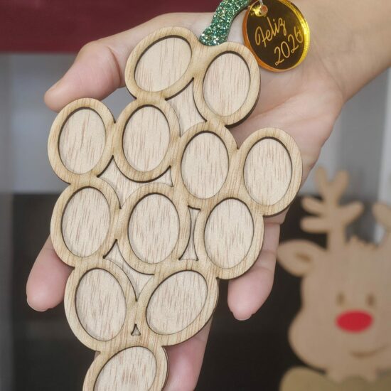 🍇 Bandeja de madera para las uvas de Nochevieja.